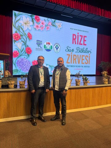 Rosen Tarım olarak, Rize Valiliği, Recep Tayyip Erdoğan Üniversitesi ve Rize Belediyesi iş birliğiyle düzenlenen Rize Süs Bitkileri Zirvesi’ne katıldık.